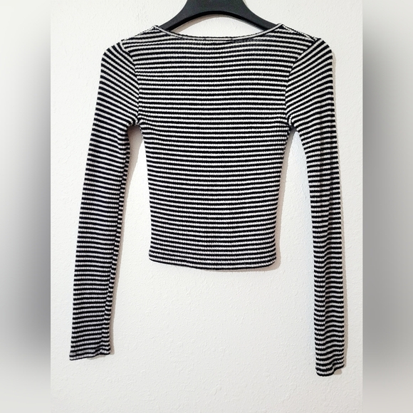 Y2K Womans Forever 21 Stripped Crop Top Size Small very Stretchy Material - Picture 4 of 7